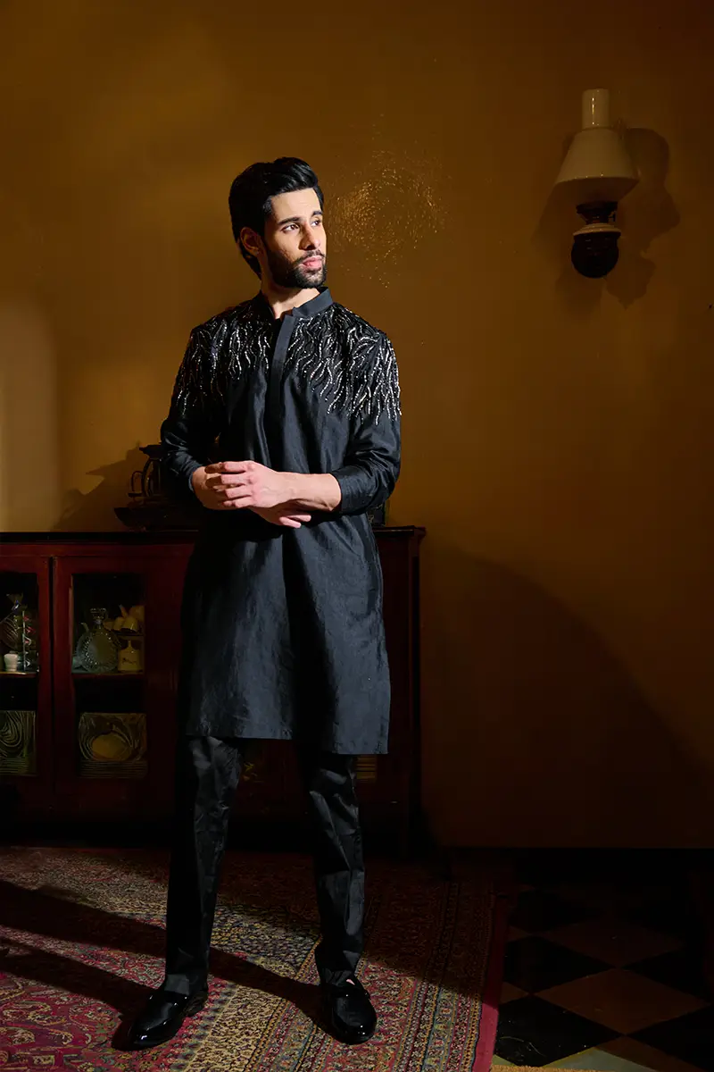 ABSTRACT NOIR OPULENCE (3)