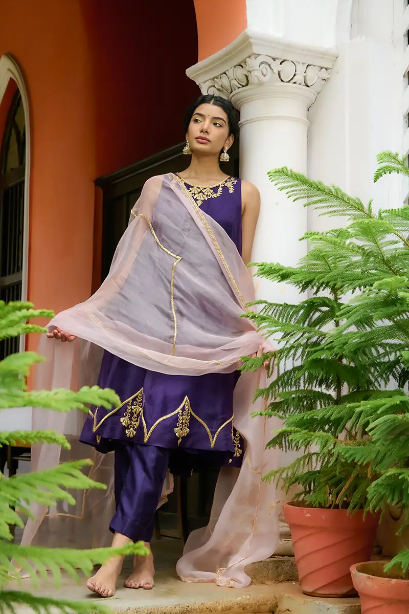 ABSTRACT VIOLENT ALLURE (4)