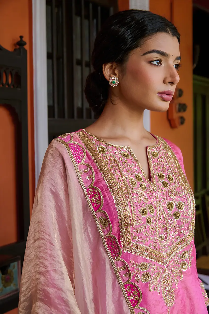 Scallop Rose Whisper